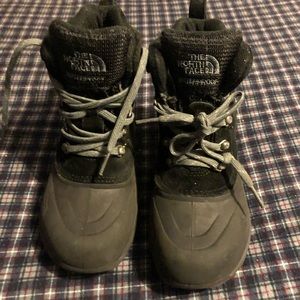 North face black boots size 1 boys